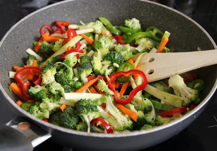 Ramen noodle stir fry veggies in pan